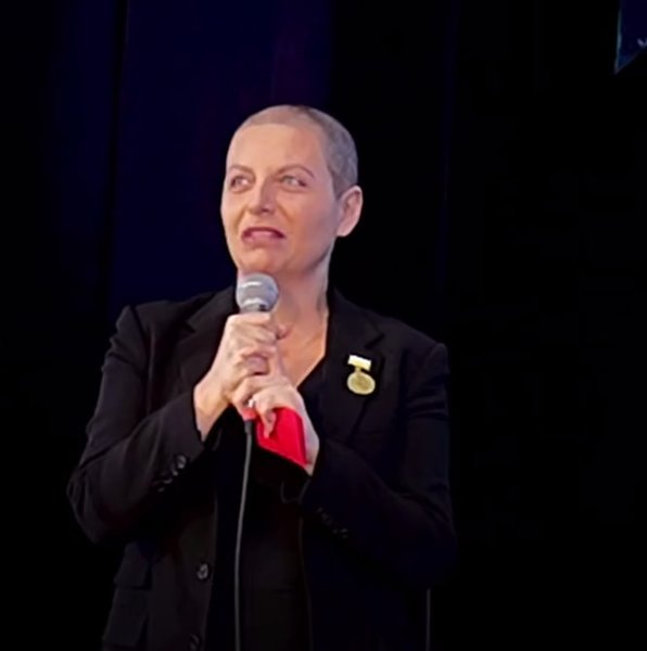 Симоньян без парика