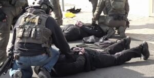 Ввели «сыворотку правды»: в Венгрии во время допроса сотруднику «Ощадбанка» стало плохо, — СМИ»>