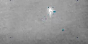 Пентагон опубликовал видео с летающим «пришельцем»: загадочный объект был снят в небе над США»>