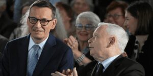 Раскол в топ-партии Польши: почему Качиньский исключил Моравецкого и десятки депутатов»>