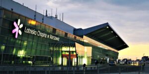 Украинку в аэропорту Польши раздели до белья: политолог заявил, что это «не пик» конфликтов»>