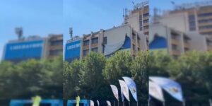 В столице Косово убрали гигантский украинский флаг: в чем причина»>