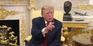 «Заткнитесь»: Трамп и Белый дом набросились на журналистку CNN (видео)»>